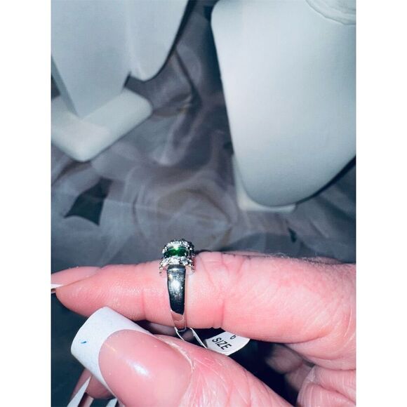 Emerald & CZ Crystal Wedding Band Silver Ring Size 6 Women's Jewelry - Picture 3 of 12